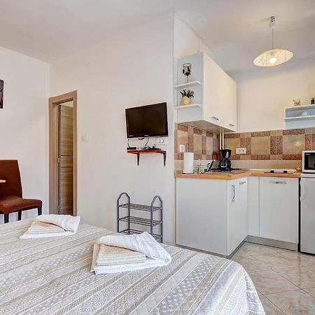 Apartments Kajfes Fažana Extérieur photo